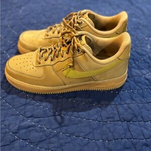 Nike Men's Low Flax Wheat Sneakers